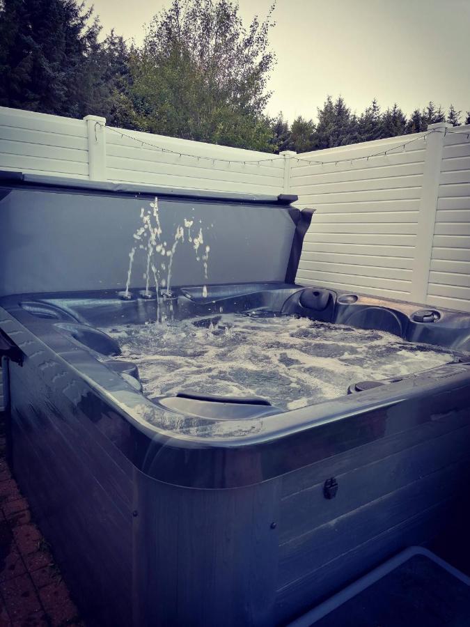 The Kalos Retreat - Hot Tub Lodge With Free 18 Hole Golf Course Swarland Zewnętrze zdjęcie