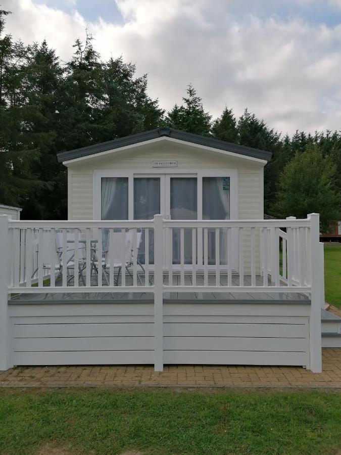 The Kalos Retreat - Hot Tub Lodge With Free 18 Hole Golf Course Swarland Zewnętrze zdjęcie