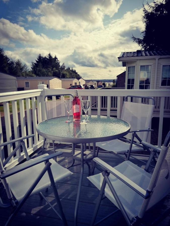 The Kalos Retreat - Hot Tub Lodge With Free 18 Hole Golf Course Swarland Zewnętrze zdjęcie